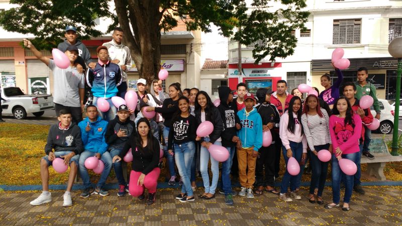 Serviço de Convivência e Fortalecimento de Vínculos da Patrulha Juvenil, participa da passeata do outubro Rosa.